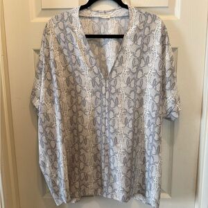 JODIFL Gray and Cream Snake Print Blouse